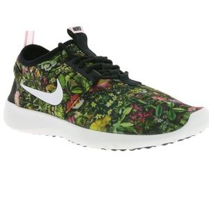 Nike Juvenate Sneaker in Floral